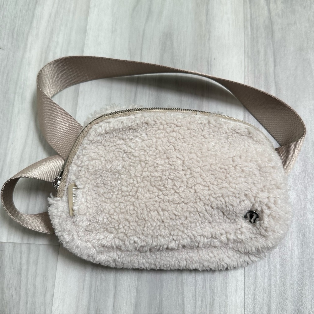 Lululemon - Beige Sherpa Belt Bag NBW